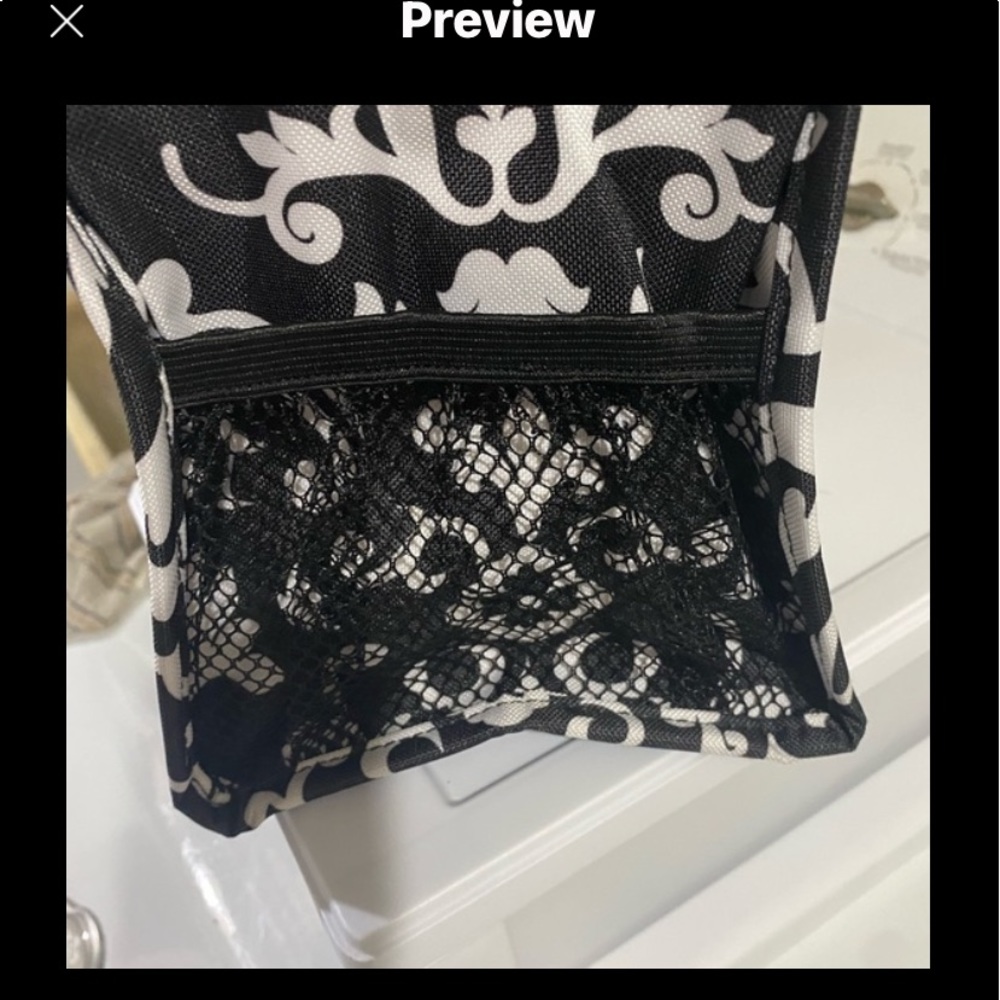 Thirty one mask print black and white lunch bag
New never used. Size 12/8